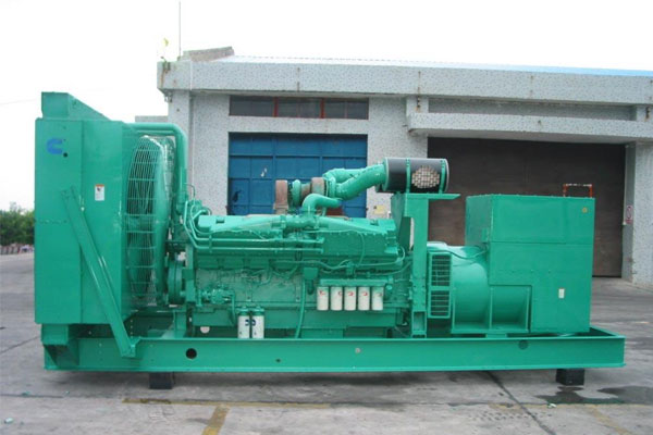 凤山工厂发电机应急发电时如何更准确地检查发电机状态？